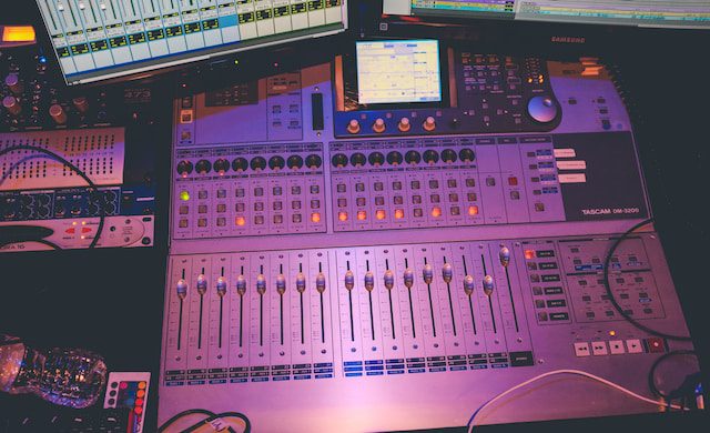 DJ Intro Script Examples